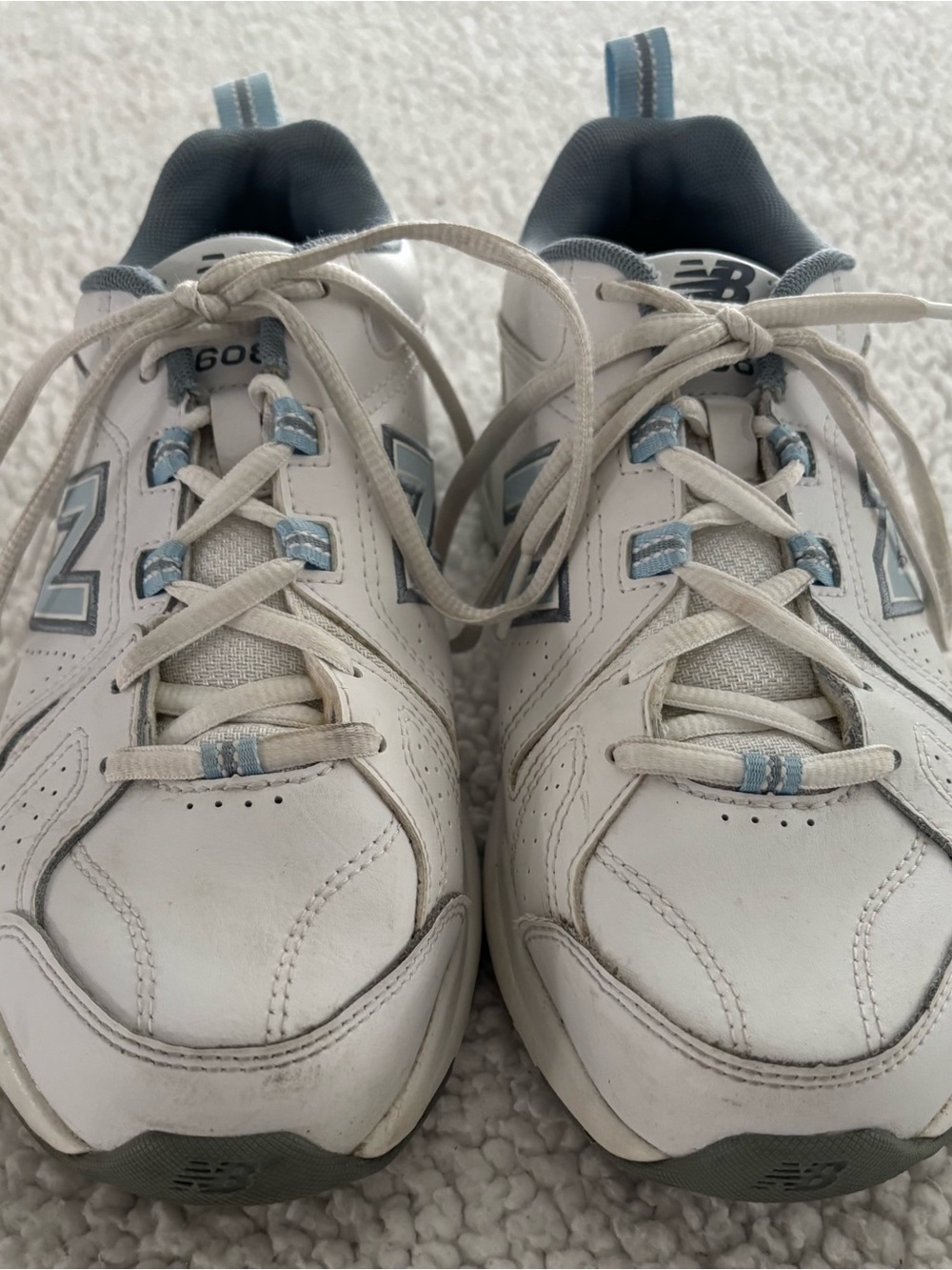 NEW BALANCE Women’s 608. Size 8. Pre-owned. Great Condition. Fast Shipping